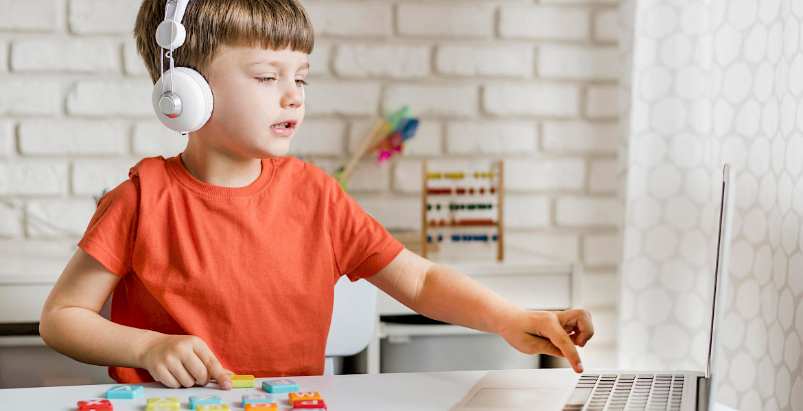 Designing a social game for dyslexia training